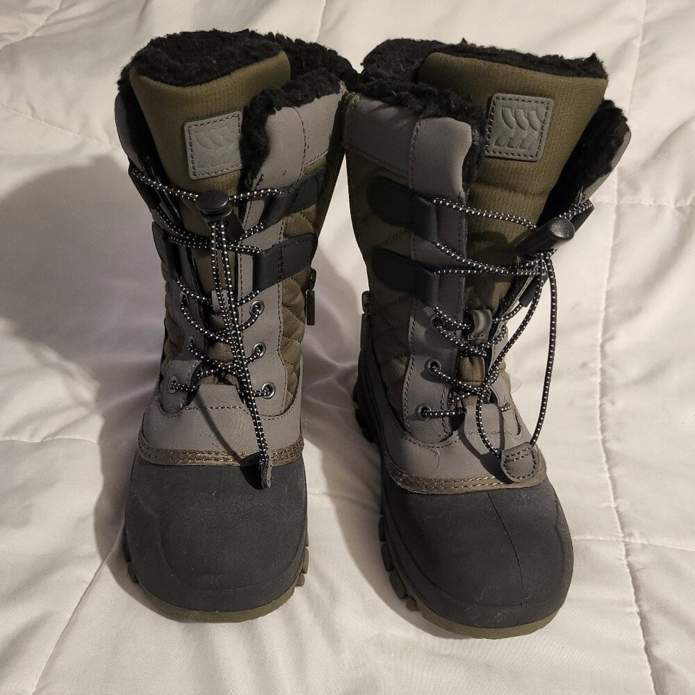 Boys size 2 snow boots